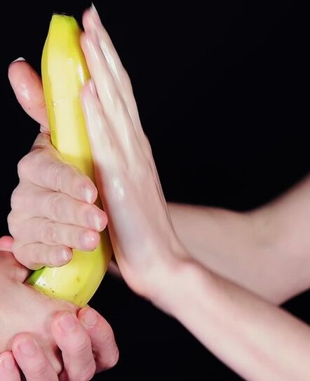 Masaža za povečanje člana s primerom banane